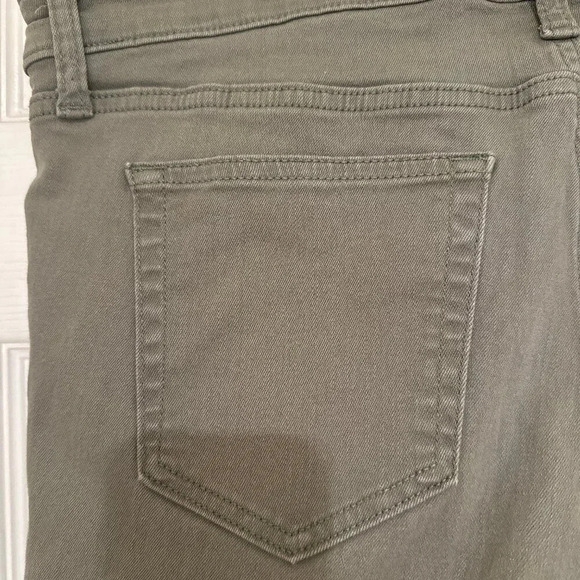 Gap Cropped Mid-Rise Favorite Jegging in Vintage Palm Green - Picture 5 of 11